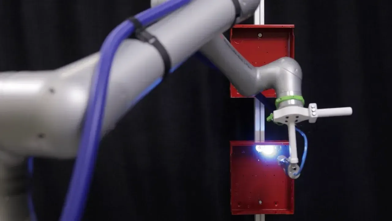 Cobot Painter on FANUC CRX hardware coating parts